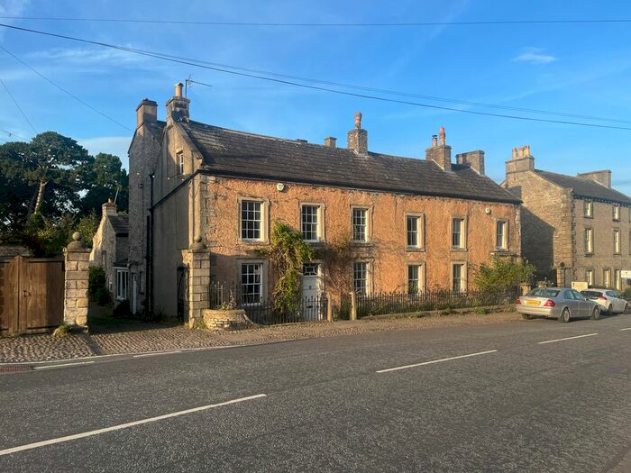 6 Bedroom Town House For Sale In West End, Leyburn, DL8