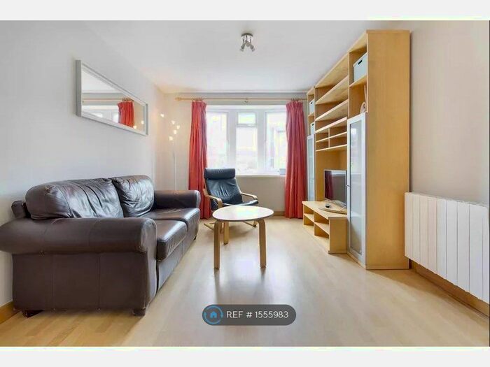1 Bedroom Flat To Rent In Cromwell Close, London, W3
