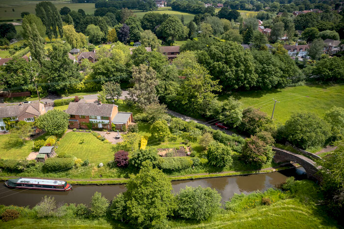 3 Bedroom Detached House For Sale In School Road, Hockley Heath, B94