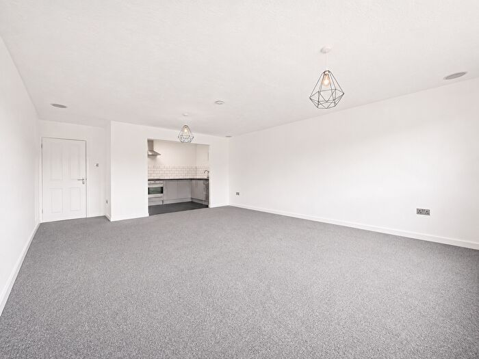 1 Bedroom Flat To Rent In The Foxgloves, Hedge End, Southampton, SO30