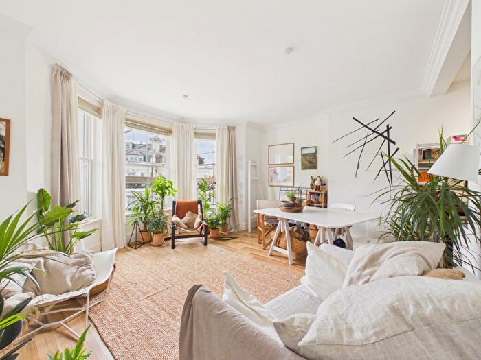 1 Bedroom Apartment For Sale In Trinity Crescent, Folkestone, Kent, CT20