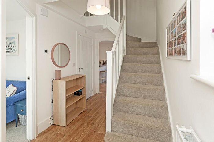 4 Bedroom Detached House For Sale In Thompson Close, Paddock Wood, Tonbridge, TN12