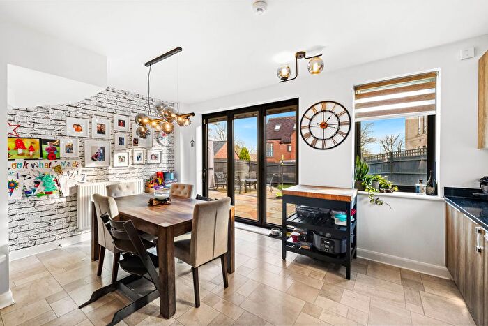 3 Bedroom Detached House For Sale In Ref: Gk - Chaucer Gardens, Coulsdon, CR5