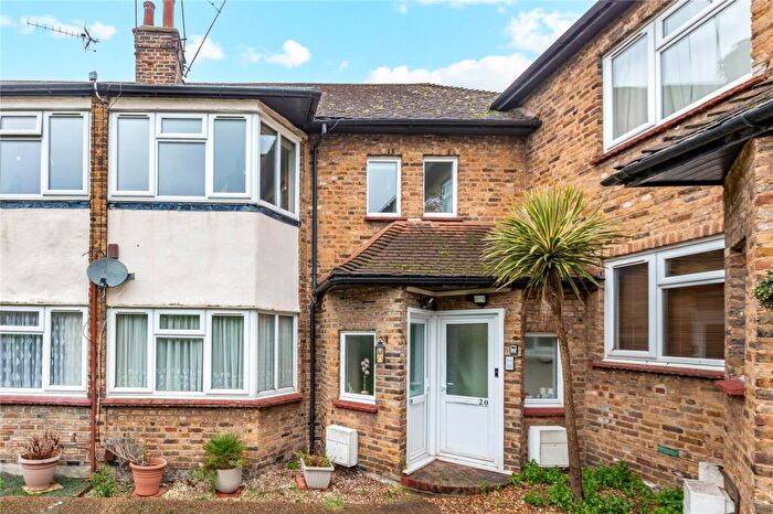 2 Bedroom Maisonette For Sale In Heath Park Court, Gidea Park, RM2