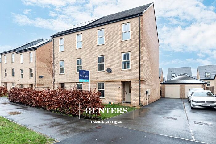 4 Bedroom Semi Detached House For Sale In Haydock Avenue, Castleford, WF10