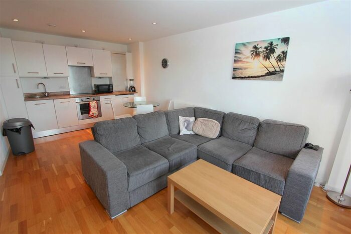 2 Bedroom Flat To Rent In Crown Point Road, Leeds, LS9