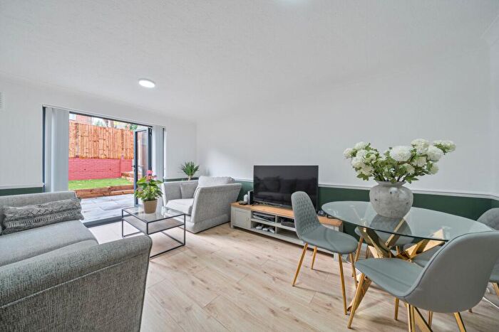 2 Bedroom End Of Terrace House For Sale In Kirkdale, London, SE26