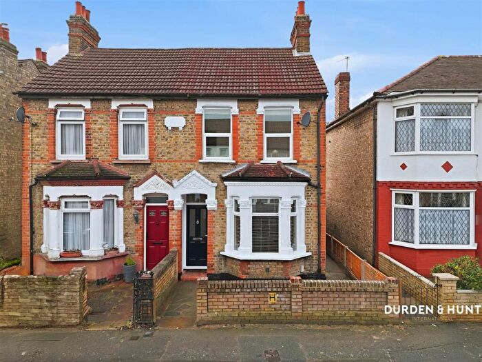 3 Bedroom Semi Detached House For Sale In Douglas Road, Hornchurch, RM11