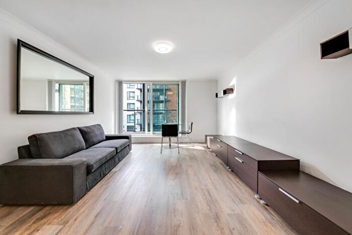 1 Bedroom Apartment To Rent In Boardwalk Place, Canary Wharf, London, E14