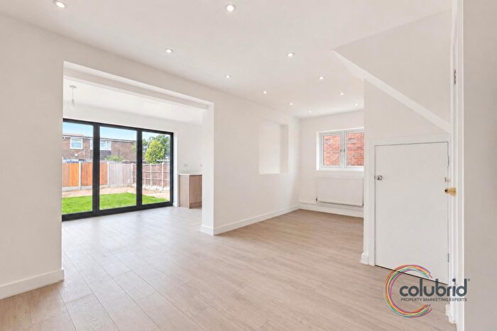 3 Bedroom Semi-Detached House For Sale In Monks Haven, Stanford-le-Hope, SS17
