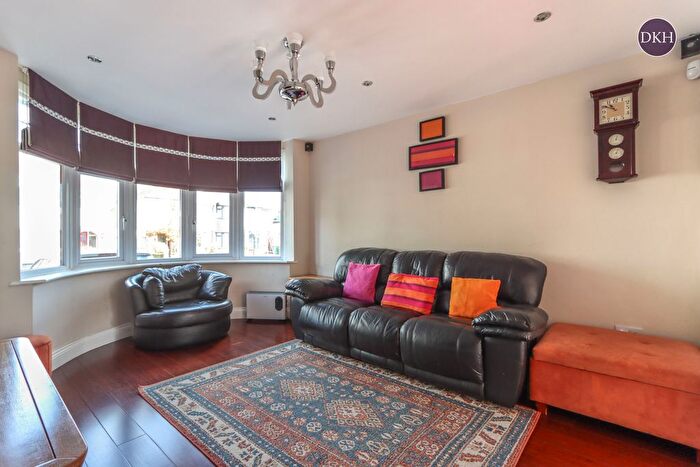 4 Bedroom Semi-Detached House For Sale In Meadow Road, Watford, Hertfordshire, WD25