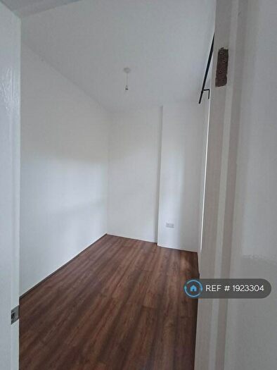 2 Bedroom Flat To Rent In Cressingham Road, London, SE13