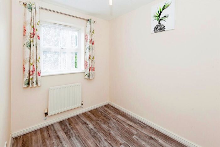 4 Bedroom Detached House For Sale In Moor Furlong, Slough, SL1