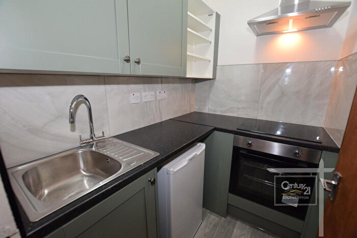 2 Bedroom Flat To Rent In |Ref: |, Mede House, Salisbury Street, Southampton, SO15