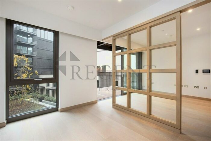 Apartment To Rent In Legacy Building, Viaduct Gardens, SW11