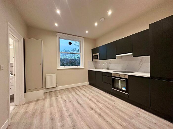 2 Bedroom Flat To Rent In Gipsy Hill, London, SE19