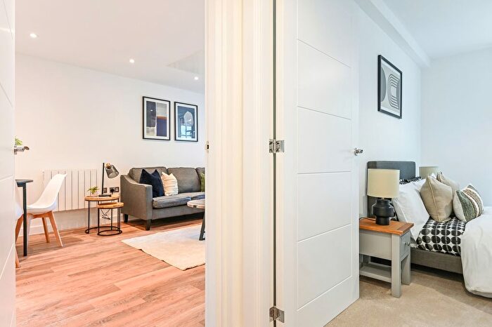 2 Bedroom Flat For Sale In The Orchids, Winchester, Hampshire, SO23