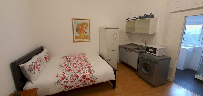 Studio To Rent In Philbeach Gardens, Earl's Court, SW5