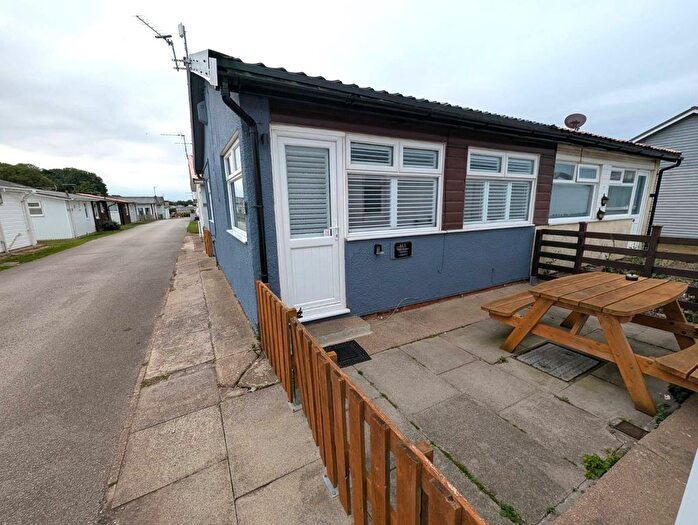 2 Bedroom Mobile/park Home For Sale In Wilsthorpe, Bridlington, YO15