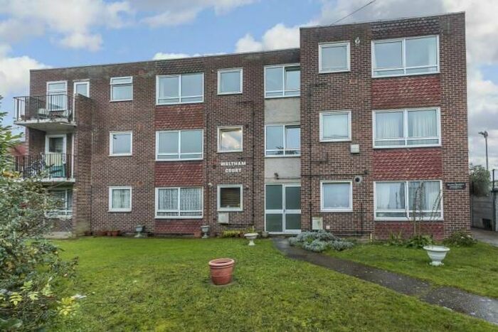 2 Bedroom Flat To Rent In Brookscroft Road, London, E17