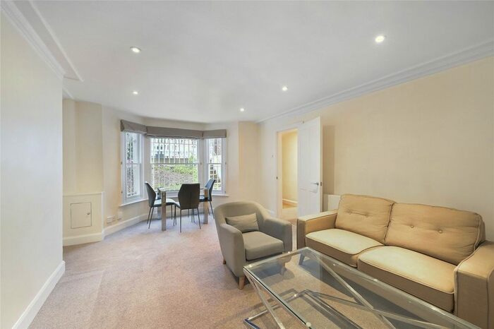 2 Bedroom Flat To Rent In Stowe Road, Shepherds Bush, London, W12