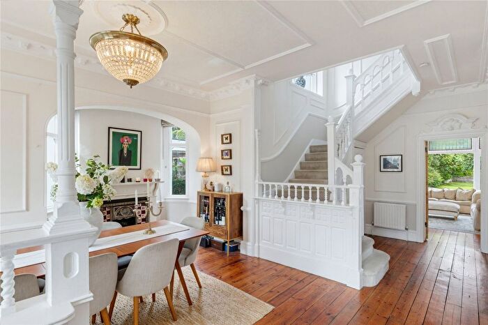 4 Bedroom End Of Terrace House For Sale In Copley Park, SW16