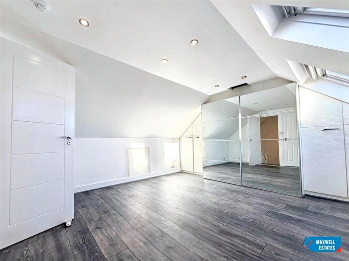 6 Bedroom Semi-Detached House To Rent In Whitchurch Lane, Edgware, HA8