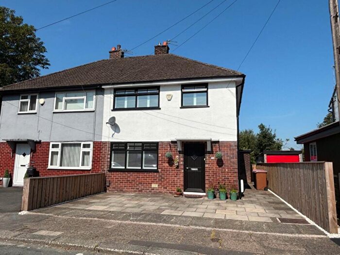 3 Bedroom Semi-Detached House For Sale In Beck Grove, Worsley, M28