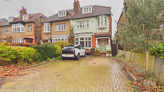 5 Bedroom Semi Detached House For Sale In Fullers Road, South Woodford, E18