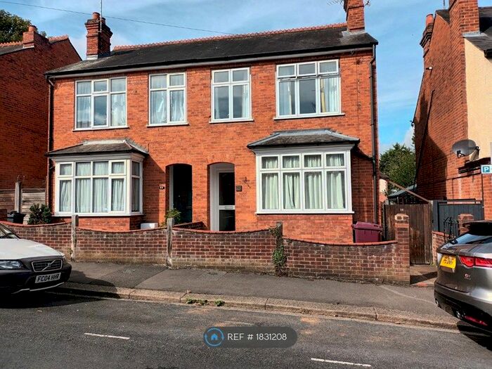 3 Bedroom Semi-Detached House To Rent In Clifton Street, Reading, RG1