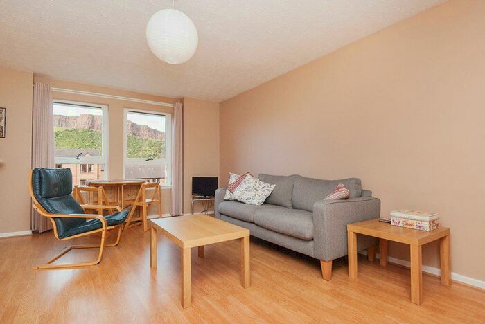 2 Bedroom Flat To Rent In Attractive, Bedroom, Middle Flat In Newington, With Private Parking - Available September, EH16
