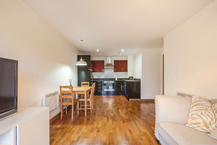 2 Bedroom Apartment For Sale In Cherrydown East, Basildon, SS16