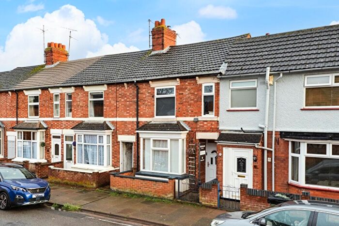 3 Bedroom Terraced House For Sale In Cornwall Road, Kettering, NN16