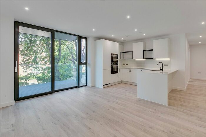 2 Bedroom Flat To Rent In Willowbrook House, Coster Avenue, N4