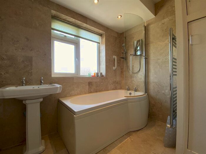 3 Bedroom Semi-Detached House For Sale In Millcroft, Crosby, Liverpool, L23