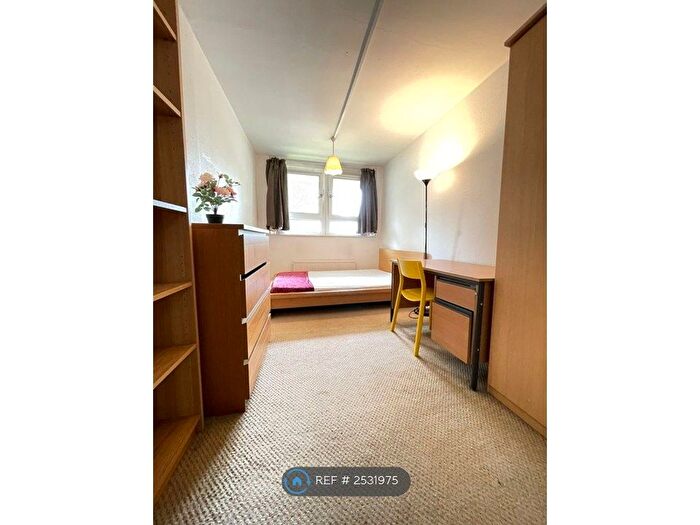 5 Bedroom Flat To Rent In Drakeley Court, London, N5