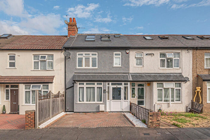 4 Bedroom House To Rent In Eveline Road, Mitcham, CR4