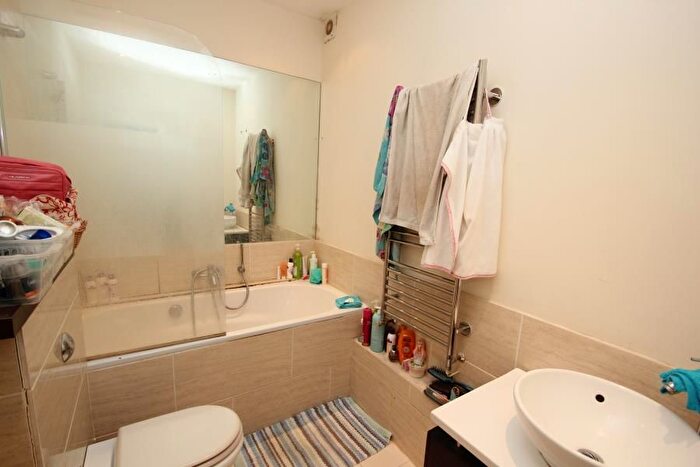 1 Bedroom Flat To Rent In York Road, Woking, GU22