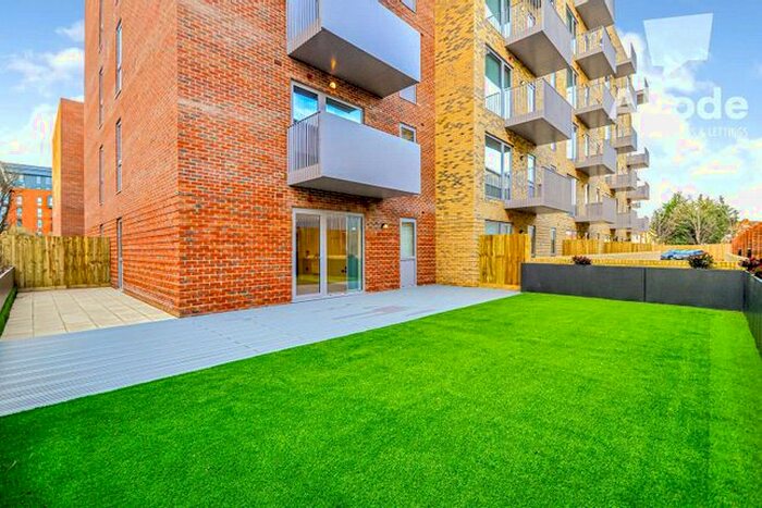 1 Bedroom Flat To Rent In The Metalworks, Petersfield Avenue, Slough, Berkshire SL2