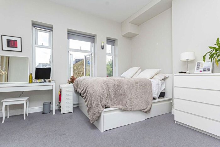 1 Bedroom Flat To Rent In Newburgh Road, Acton, W3