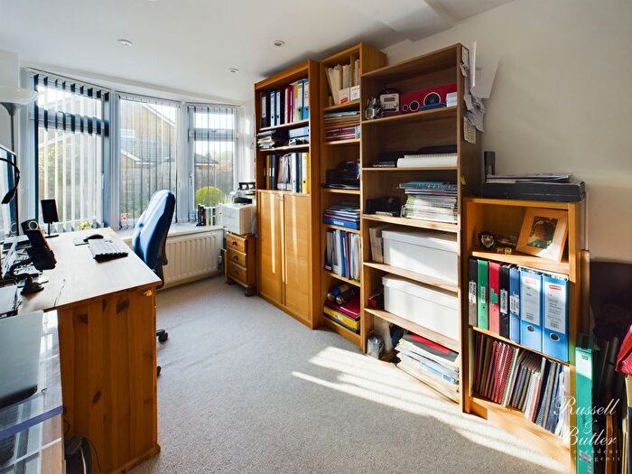 4 Bedroom Detached House For Sale In Sycamore Close, Buckingham, MK18