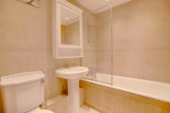 5 Bedroom End Of Terrace House To Rent In Central Avenue, Enfield, EN1