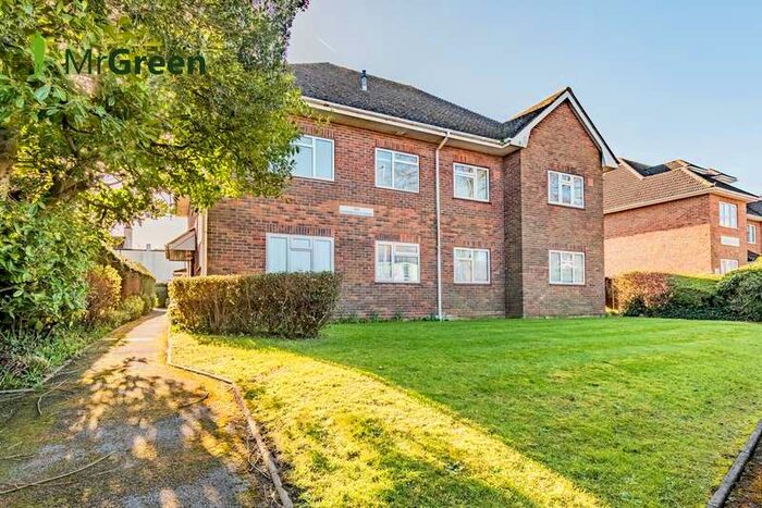 2 Bedroom Flat To Rent In Lymington Road, Highcliffe, BH23