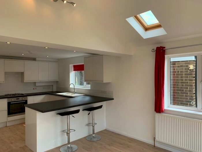 3 Bedroom Semi-Detached House To Rent In Ringwood Drive, North Baddesley, Southampton, SO52