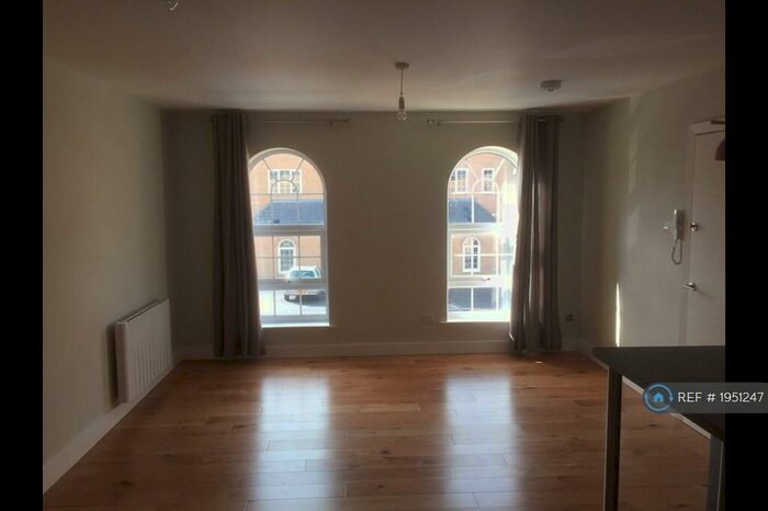 1 Bedroom Flat To Rent In Claverton House, Cirencester, GL7