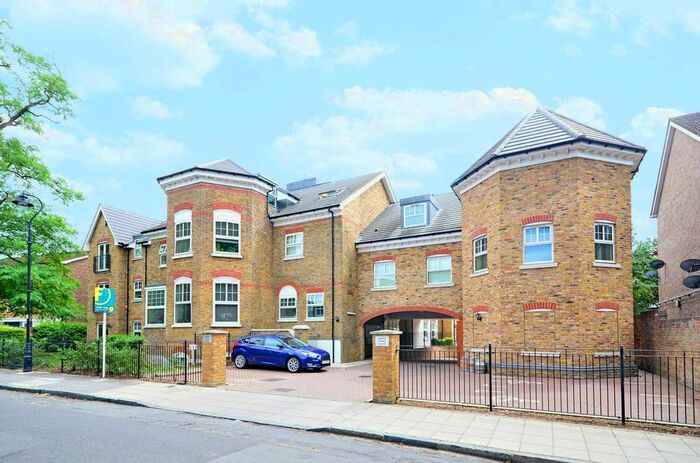 2 Bedroom Flat To Rent In Golden Manor, Hanwell, London, W7