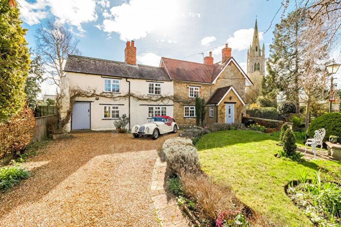 4 Bedroom Cottage For Sale In Market Square, Hanslope, Buckinghamshire, MK19