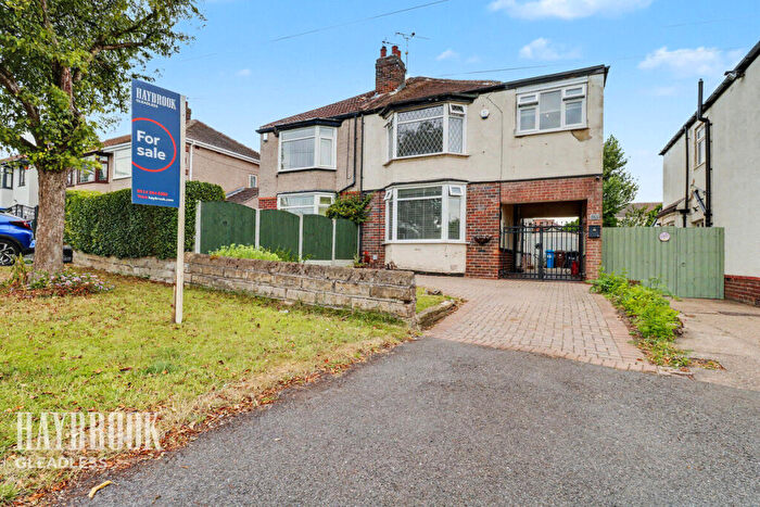 3 Bedroom Semi-Detached House For Sale In Hollinsend Road, Sheffield, S12