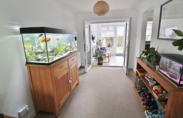 3 Bedroom Terraced House For Sale In Cherry Tree Avenue, Cowplain, Waterlooville, PO8