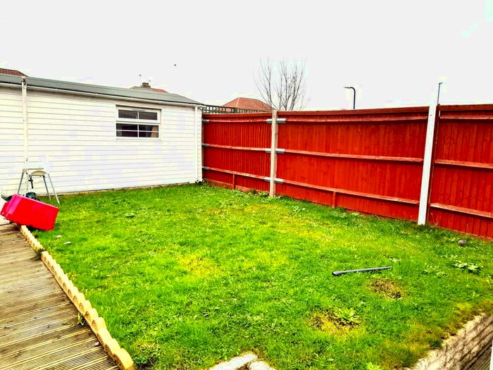 3 Bedroom Semi-Detached House To Rent In Hatton Avenue, Slough, Berkshire SL2